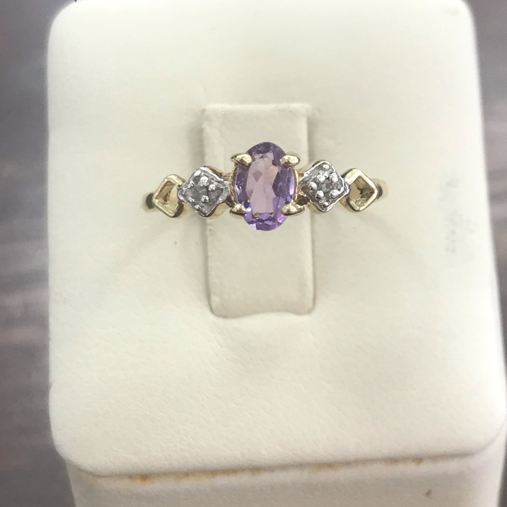 10k yellow gold Amethyst ring